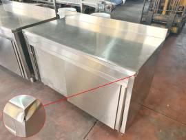 2 TAVOLI ARMADIATI INOX DA CUCINA USATI 