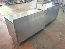 2 TAVOLI ARMADIATI INOX DA CUCINA USATI 