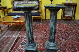 Coppia di colonne-piedistalli in marmo verde