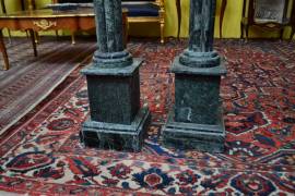 Coppia di colonne-piedistalli in marmo verde