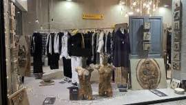 ABBIGLIAMENTO  DONNA  - NEGOZIO  125  MQ.  PIAZZA  5 GIORNATE   BELLISSIMO  -   CLIENTELA  FINE  E  
