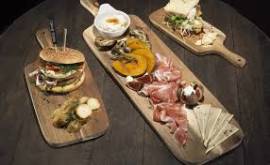 VINO & AFFETTATI CON BUONI FORMAGGI E TARTARE ZONA MOVIDA MILANESE - LOCALE CHE NON HA MAI CRISI
