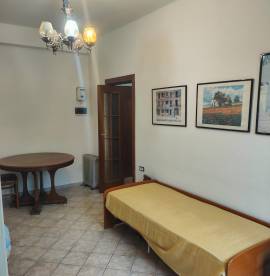 Una stanza in appartamento accogliente Paderno