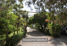 VILLINO SIGNORILE A SAN FELICE CIRCEO AMPIO GIARDINO DI 1500 MQ E DEPENDANCE. AFFARE - €350.00