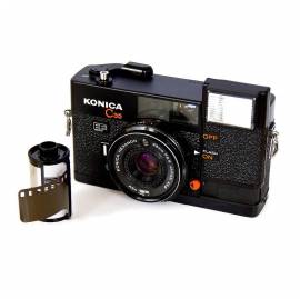 Macchina fotografica Konica C35 EF con custodia a tracolla come nuovo