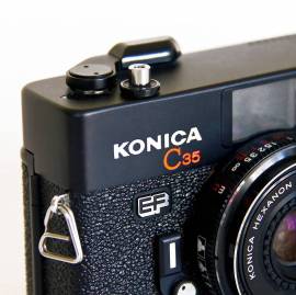 Macchina fotografica Konica C35 EF con custodia a tracolla come nuovo