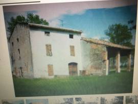 Vendo rustico sito tra Soragna e roncole Verdi ampio lotto terreno 4000 MQ