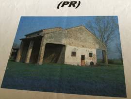 Vendo rustico sito tra Soragna e roncole Verdi ampio lotto terreno 4000 MQ