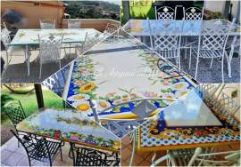 TAVOLI IN PIETRA LAVICA DECORATI A MANO IN CALABRIA E IN TUTTA ITALIA