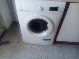 Vendo mobilio camere, salotto, cucina.