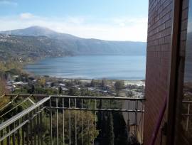 Castelgandolfo appartamento tutto vista lago 120 mq