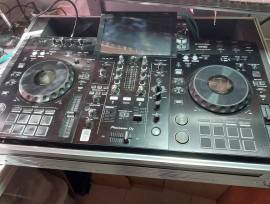 Noleggio Console Pioneer RX3 - Perfetta per DJ Professionisti e Amatori