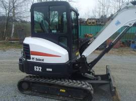 MINIESCAVATORE BOBCAT E 32, IN VENDITA URGENTEMENTE A 2500 €