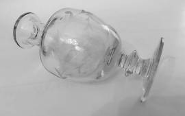 Bottiglia per liquore/ rosolio, in vetro trasparente decorazioni molate a foglie stilizzate