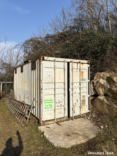 Container con cisterna gasolio e materiale vario