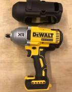 Set combinazione di utensili elettrici Dewalt 20V MAX 8 Disponibili su pallet. 60 pezzi su un pallet