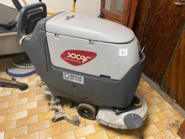 Lavapavimenti e transpallet