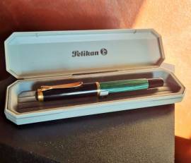 Penna stilografica vintage Pelikan M 400 , pennino F oro 14c 585 ,poco usata ,custodia plastica .Ven