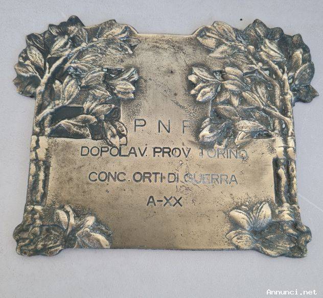Targa in bronzo Liberty PNF Dopolav.prov. Torino Conc.Orti di guerra A -XX dimensioni cm .15 x cm .1