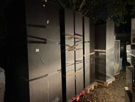 Container, arredo negozio smontato e macchine da ufficio