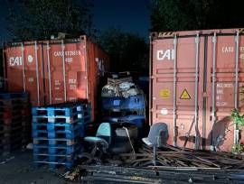 Container, arredo negozio smontato e macchine da ufficio