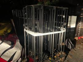 Container, arredo negozio smontato e macchine da ufficio