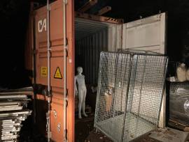 Container, arredo negozio smontato e macchine da ufficio
