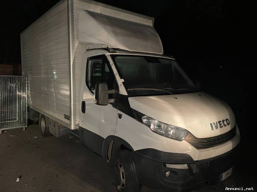 Furgone Iveco con sponda posteriore Caricatrice