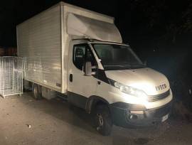 Furgone Iveco con sponda posteriore Caricatrice
