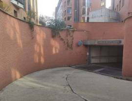 BOX AUTO SUI NAVIGLI ANCHE PER AMBULANTE MERCATI  SUO MEZZO di lavoro
