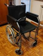 CARROZZINA DISABILI PIEGHEVOLE ad autospinta, usata ma in ottimo stato, diamo in como
