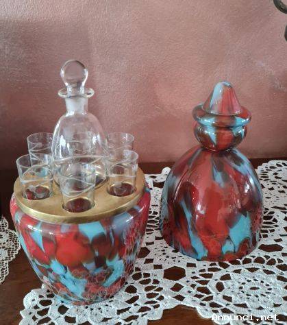 Servizio rosolio d'epoca , posto in vaso di vetro apribile, composto da bottiglia e n° 6 bicchieri ,