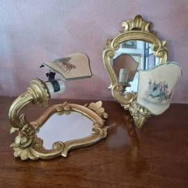 Coppia di piccole appliques d'antan ,cornice sagomata realizzata in legno dorato con ventoline a mol