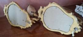 Coppia di piccole appliques d'antan ,cornice sagomata realizzata in legno dorato con ventoline a mol