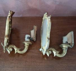Coppia di piccole appliques d'antan ,cornice sagomata realizzata in legno dorato con ventoline a mol