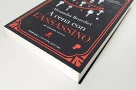 A cena con l'assassino di Alexandra Benedict Ed.Newton Compton Editori, novembre 2022 come nuovo