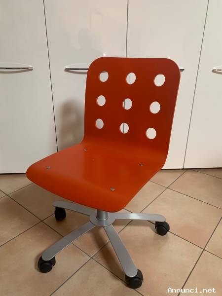 Sedia ufficio IKEA JULES in legno rosso con ruote