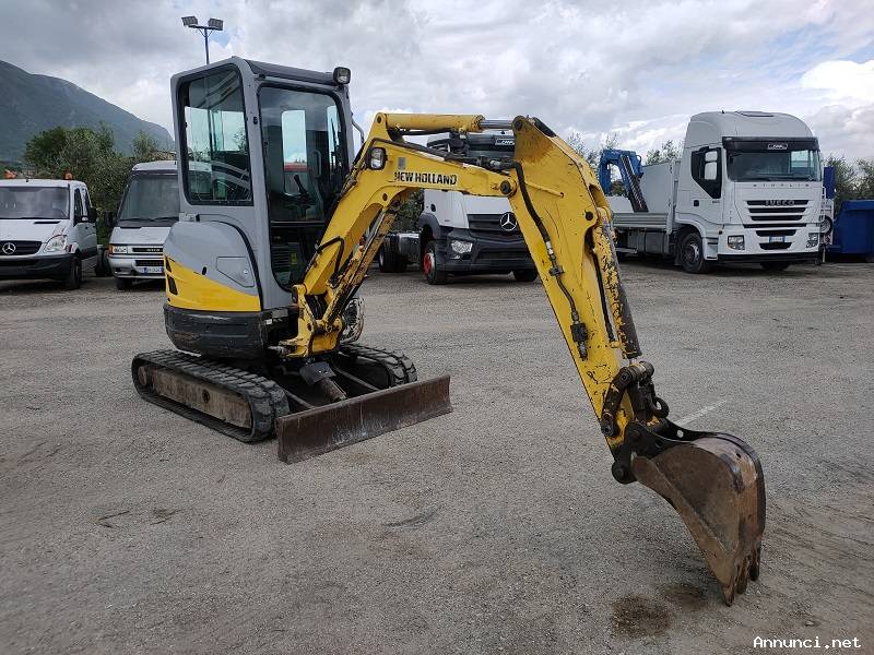 Miniescavatore usato NEW HOLLAND E22.2SR