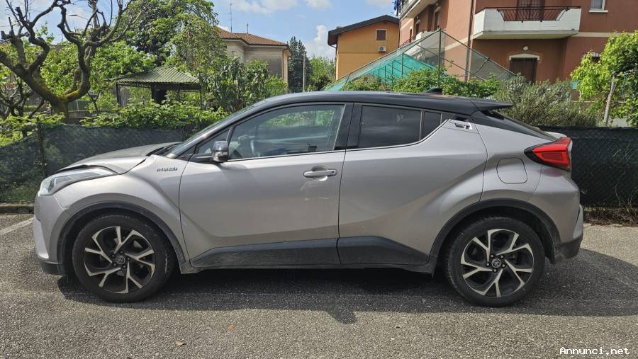 Autovettura Toyota C-HR