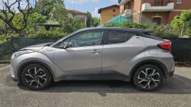 Autovettura Toyota C-HR