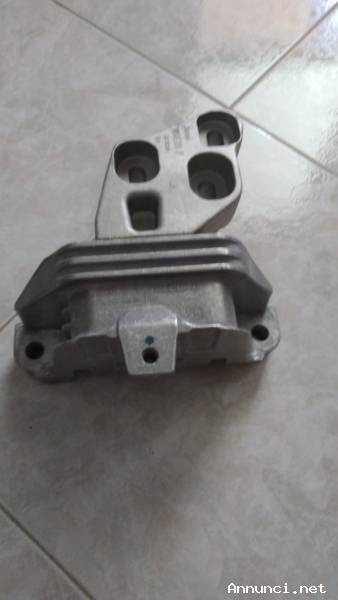 SUPPORTO MOTORE SX MERCEDES CLA W176 GLA A2462400217