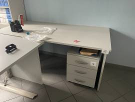 Arredi e macchine elettriche ed elettroniche da ufficio