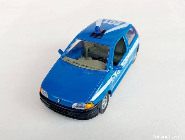 BURAGO MADE IN ITALY FIAT PUNTO PRIMA SERIE POLIZIA SCALA 1/24 231302