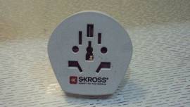SKROSS - Adattatore 220volts, da presa Shuco a presa del resto del mondo