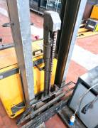 CARRELLO ELEVATORE GUIDA A TIMONE USATO 