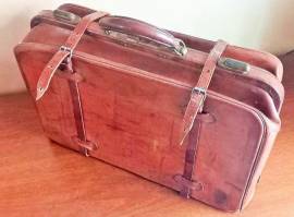 Valigia d'antan-vintage in cuoio semirigida , per auto con cinghie chiusura, in buono stato come da 
