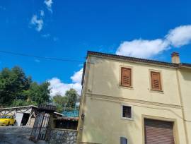 San potito ultra (AV) Casa con giardino box e depositi