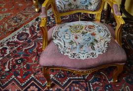 Poltrona con braccioli dorata stile Luigi XV