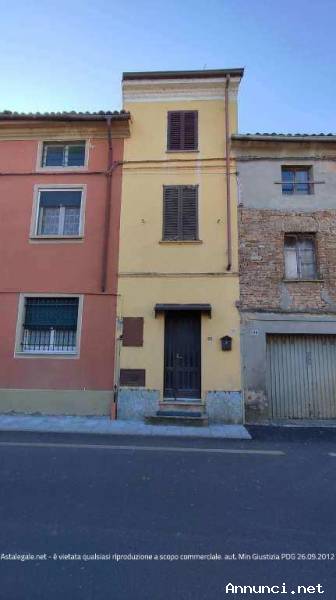 Casa con giardino a Portalbera PV