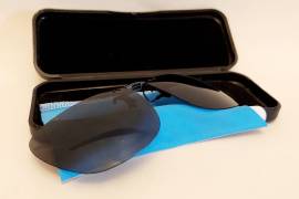 Clip - on da sole FISSO Polarizzato Centro Style con astuccio elegante